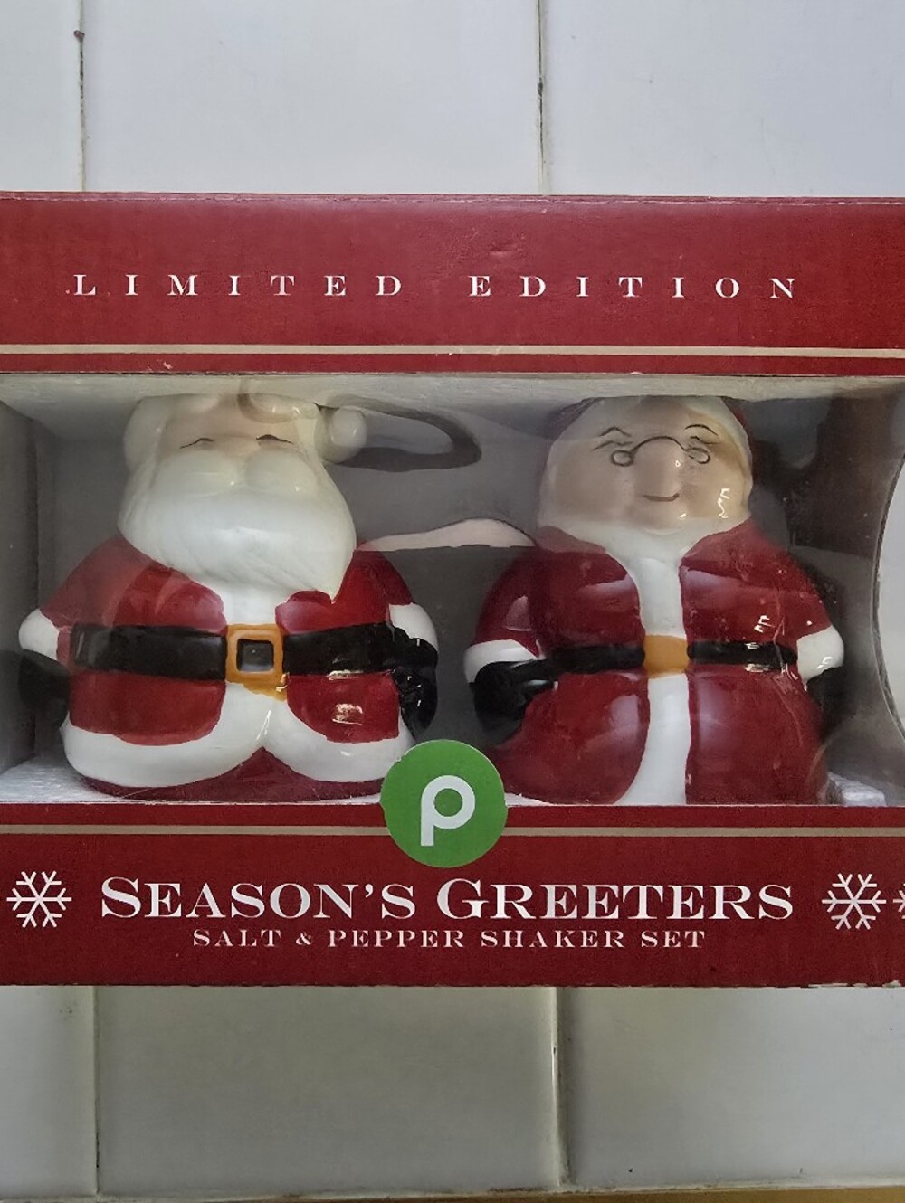 Publix Limited Edition Season's Greetings Santa Red Salt & Pepper Shaker Set